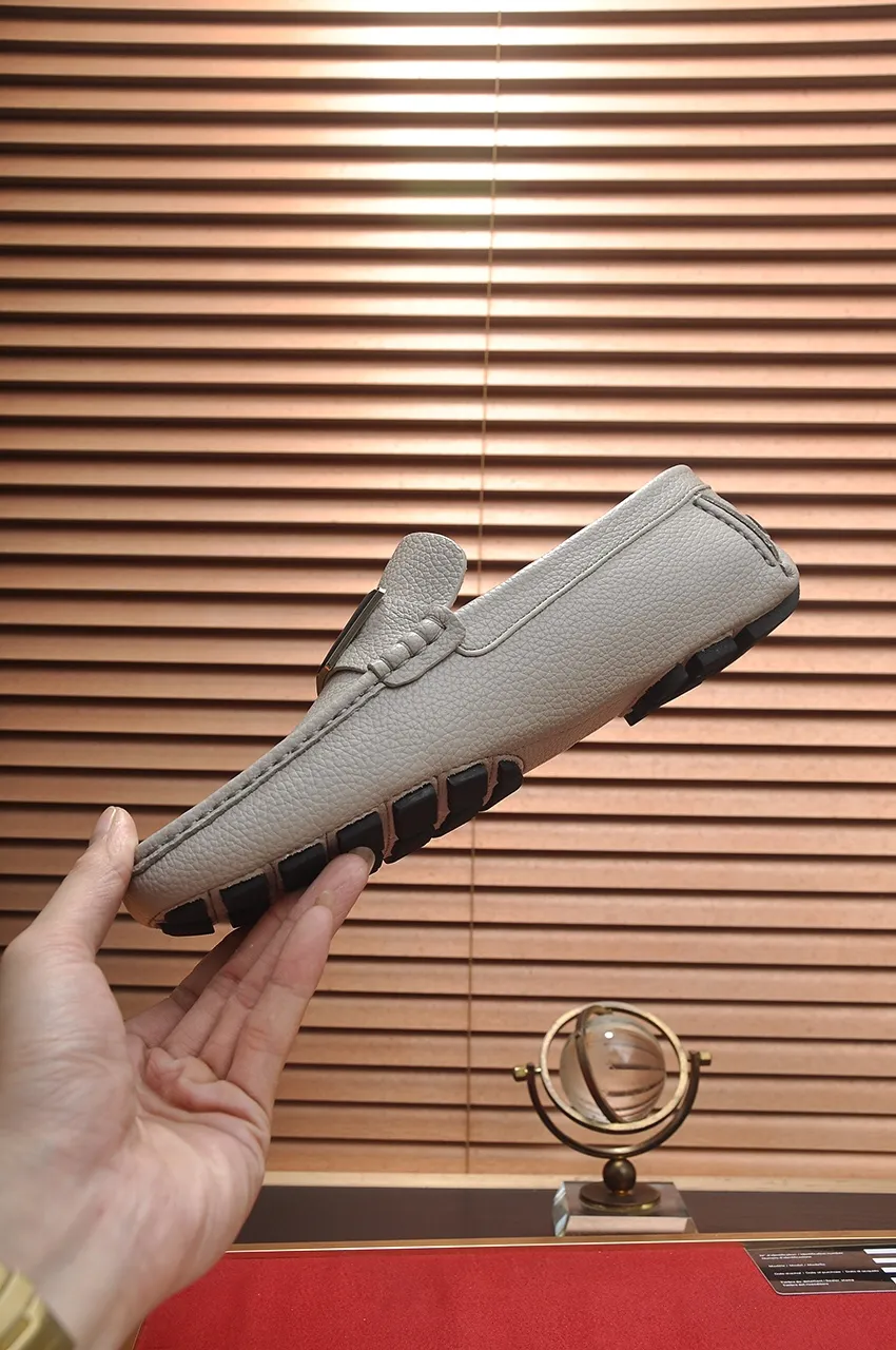 Men's men's shoes 💰420💶 [LV Doudou shoes] (water-dyed cowhide lining) new model is on the market, available on the official website. The new Doudou shoes are processed into single-color materials, and the uppers are made of imported horsehide leather. The body of the shoe is fully hemmed with mark thread, and is lined with imported original cowhide leather. The elegant shoe shape is super suitable for all-matching, and the size is 38-44.